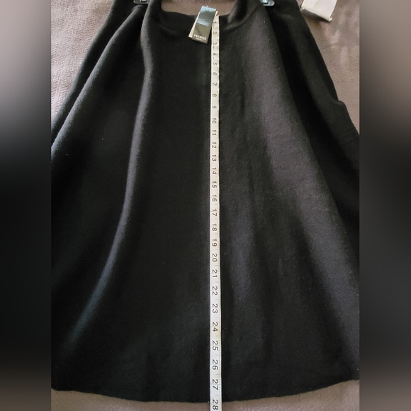 Woman's winter skirt, will fit a size 16-18 - Picture 4 of 8